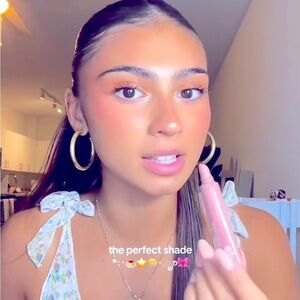 Here’s a toast 🥂 To Radiance & Effortlessness: Rhode Lip Tint 🥂